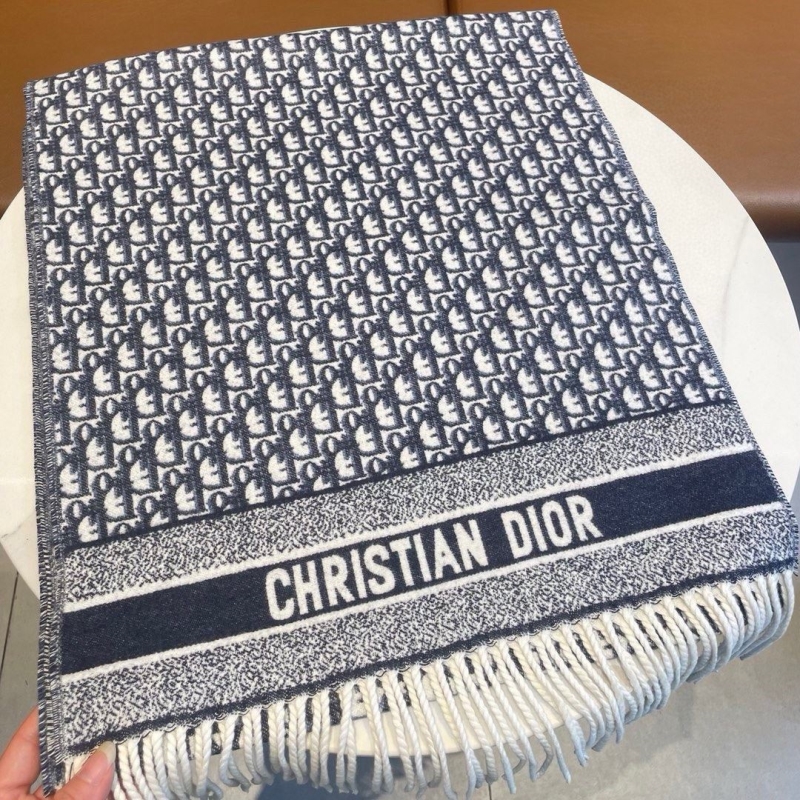 CHRISTIAN DIOR